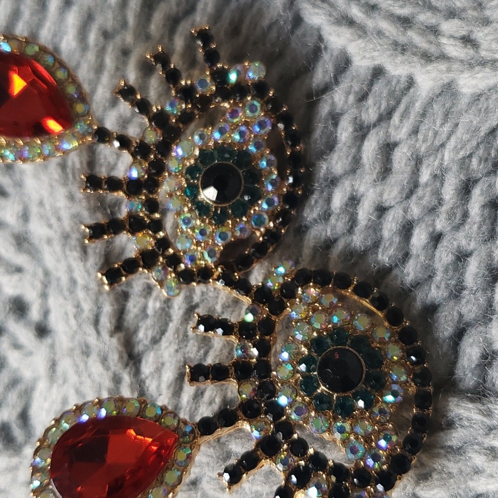 Exquisite Eye Design Rhinestone Studded. NWT - Picture 5 of 6